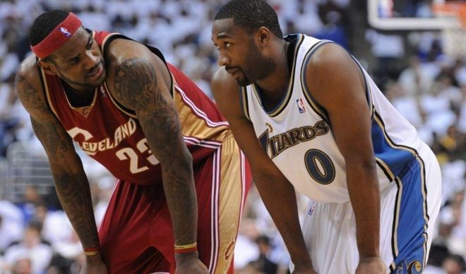 选手们奋力 选手们奋力