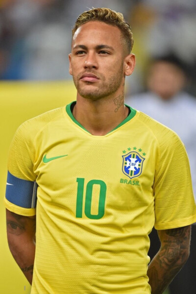 他在场上的 他在场上的